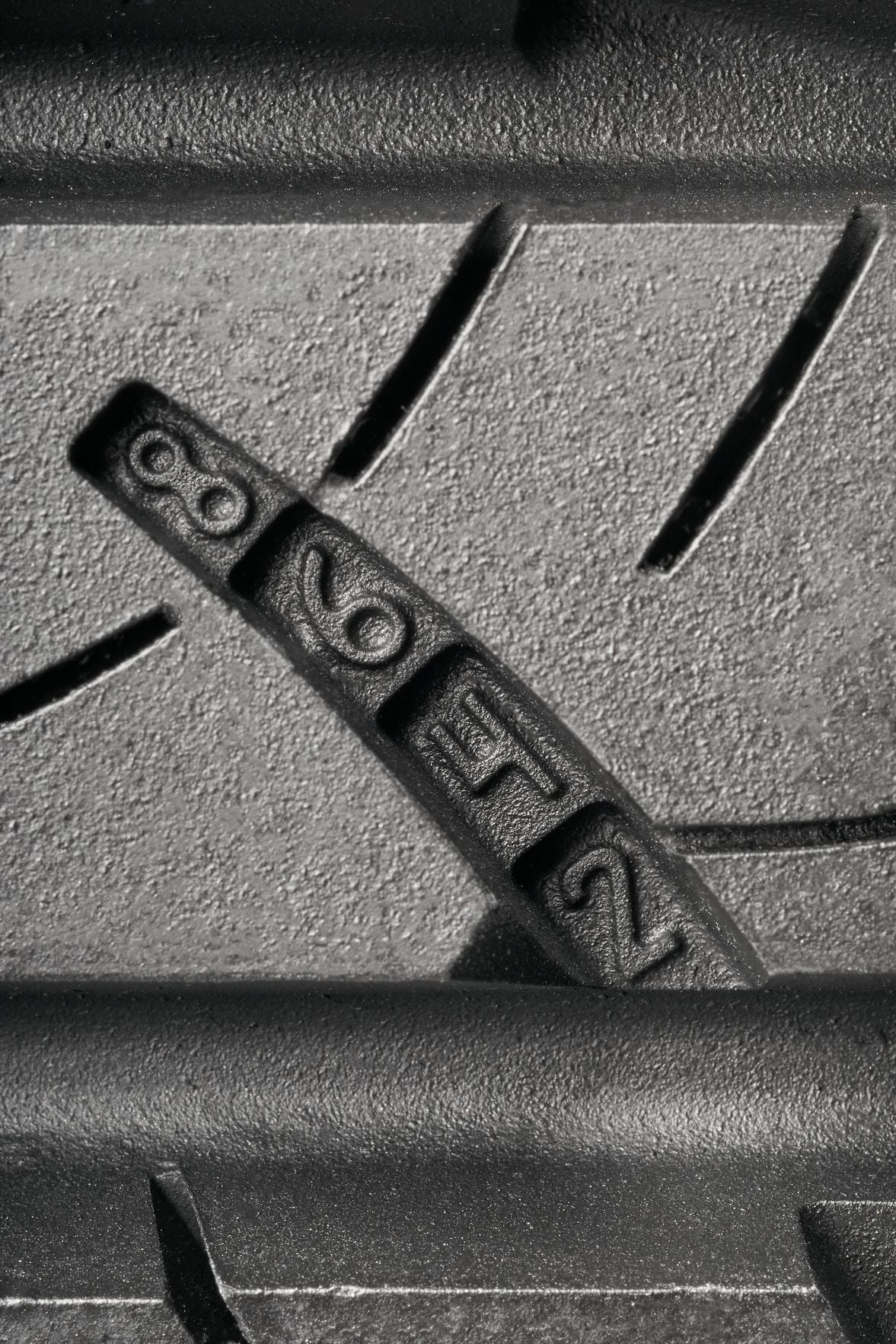 Goodyear Assurance Outlast 235/65R17 104H All-Season Tire